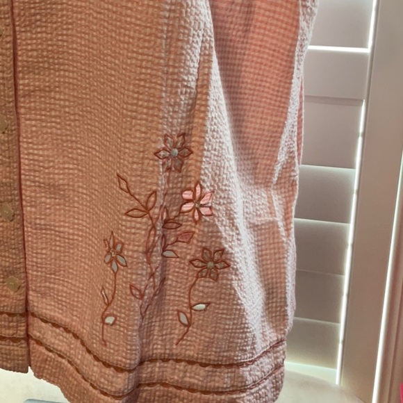 Erika Light Pink Sleeveless Button Down Shirt - Picture 2 of 10